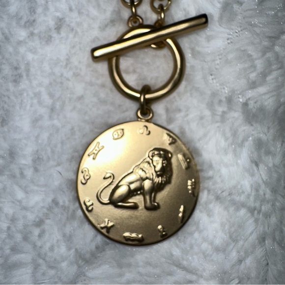Leo Zodiac Sign Gold Bar Closure Necklace - Picture 4 of 5